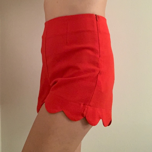 Scalloped Red High Waisted Shorts - Picture 3 of 4